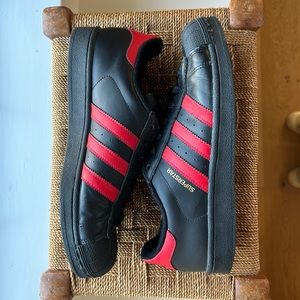 Adidas superstar J size 9 Black with red Stripes